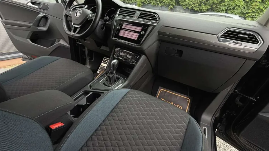 VOLKSWAGEN Tiguan -
