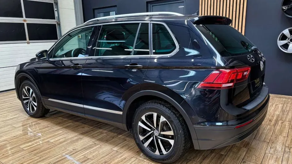 VOLKSWAGEN Tiguan -
