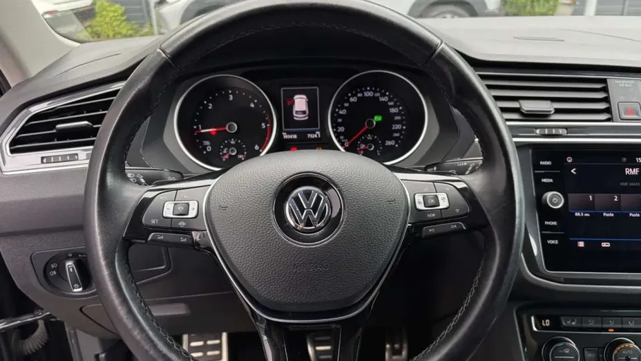 VOLKSWAGEN Tiguan -