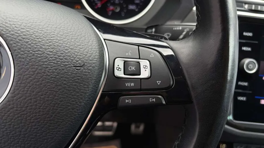 VOLKSWAGEN Tiguan -