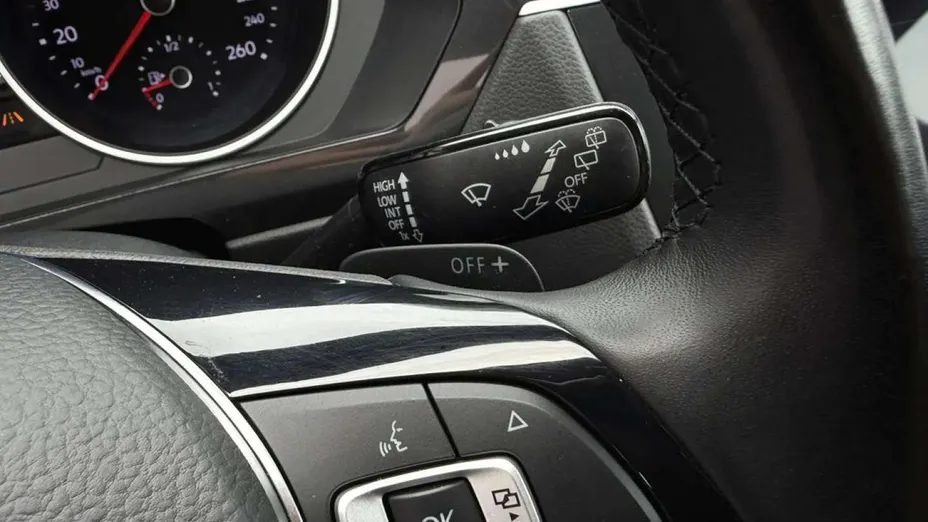 VOLKSWAGEN Tiguan -