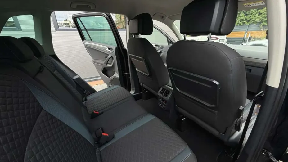 VOLKSWAGEN Tiguan -