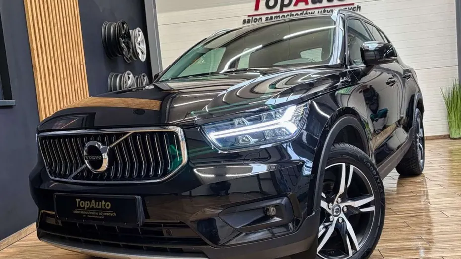 VOLVO XC40 -