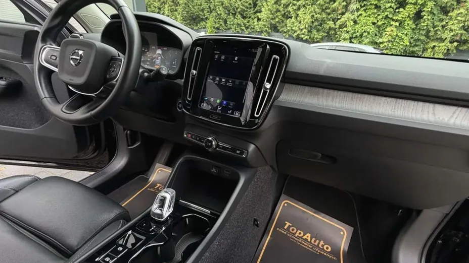 VOLVO XC40 -