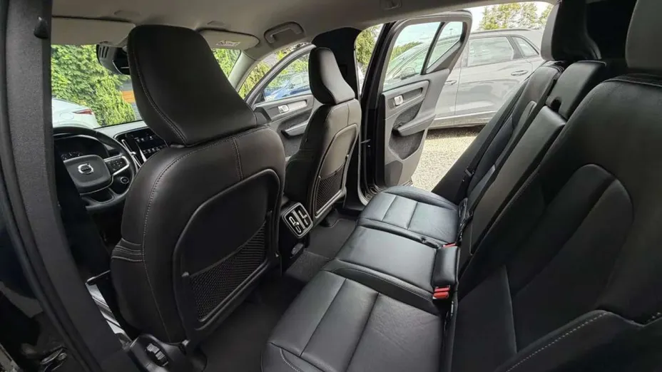 VOLVO XC40 -
