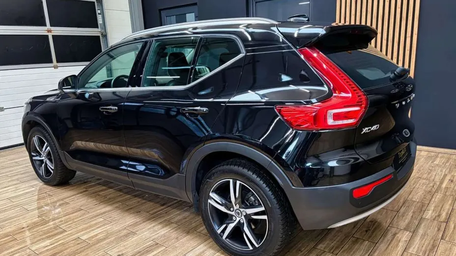 VOLVO XC40 -