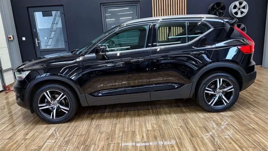 VOLVO XC40 -