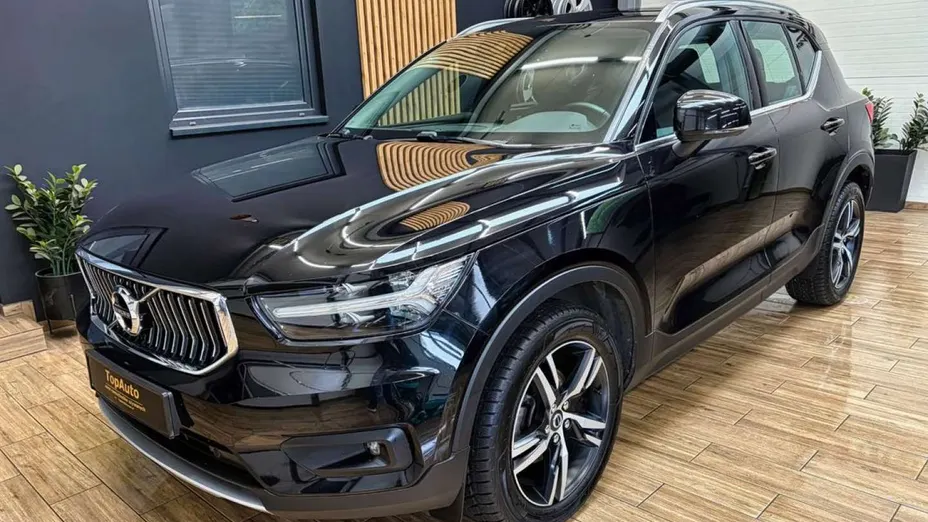 VOLVO XC40 -