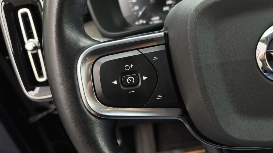 VOLVO XC40 -