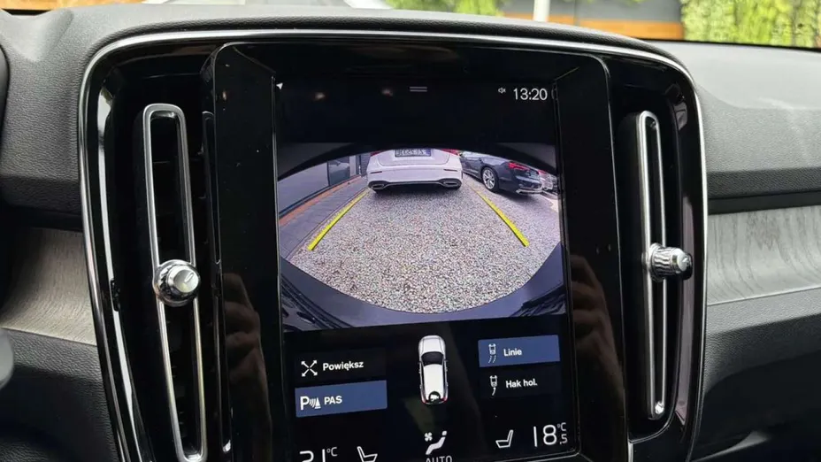 VOLVO XC40 -