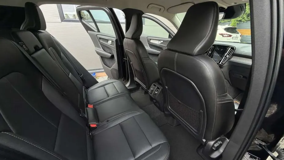 VOLVO XC40 -