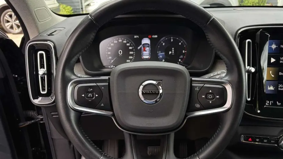 VOLVO XC40 -