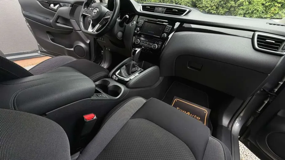 NISSAN Qashqai -