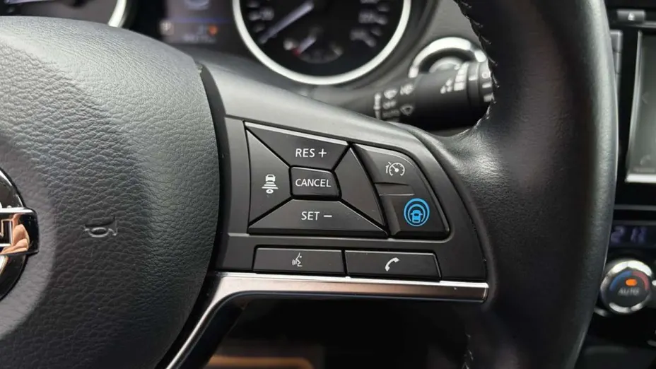 NISSAN Qashqai -