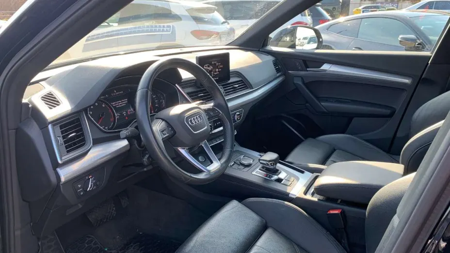 AUDI Q5 -