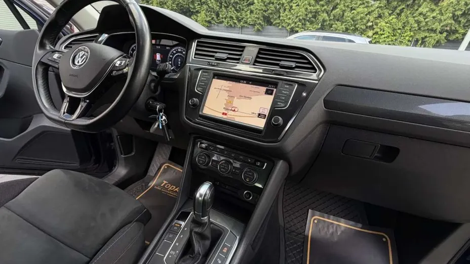 VOLKSWAGEN Tiguan -