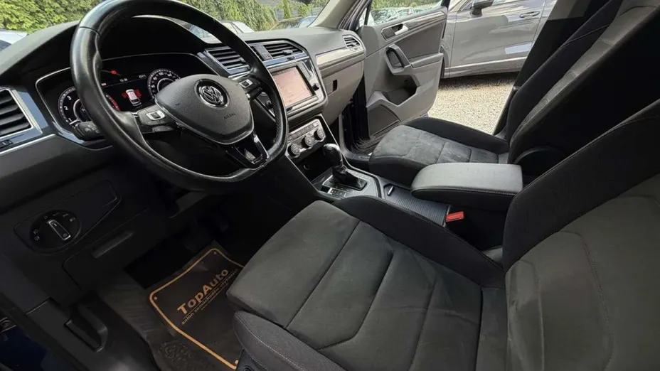 VOLKSWAGEN Tiguan -