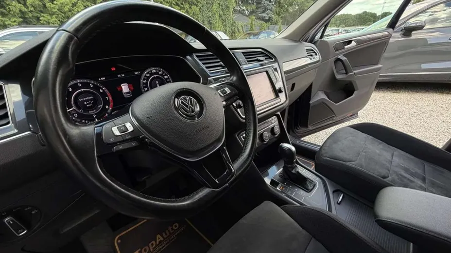 VOLKSWAGEN Tiguan -