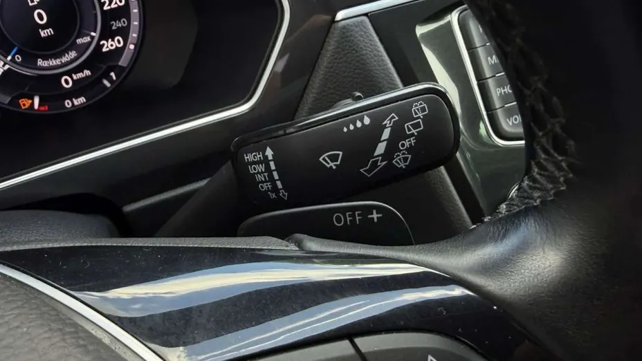 VOLKSWAGEN Tiguan -