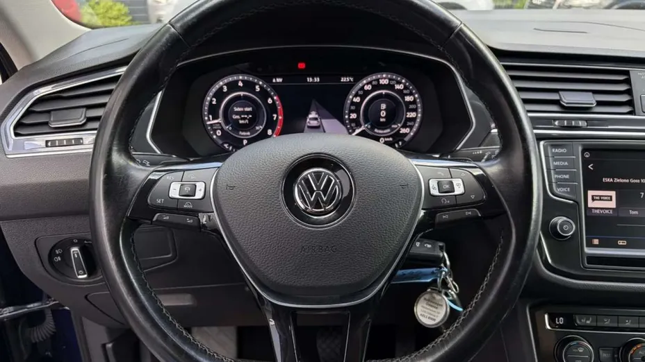 VOLKSWAGEN Tiguan -