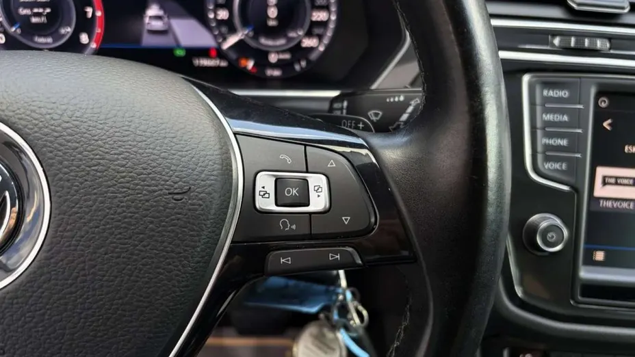 VOLKSWAGEN Tiguan -