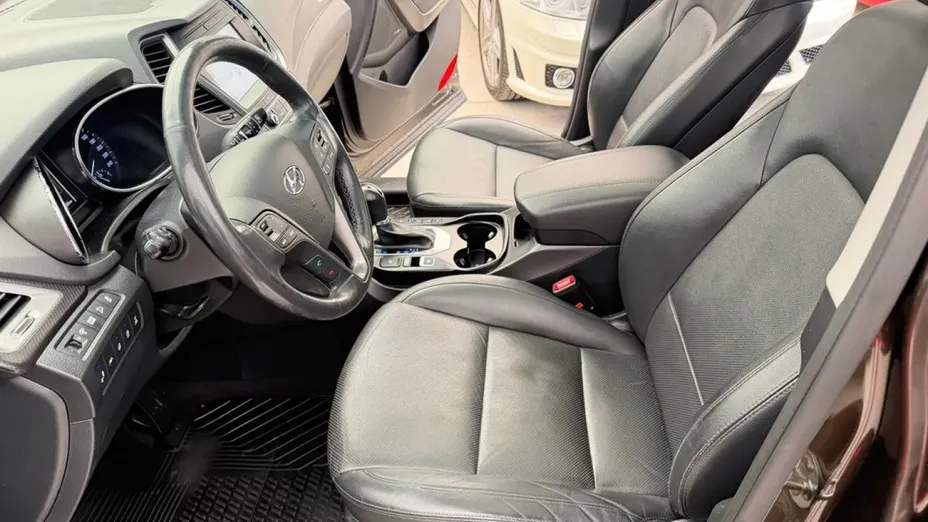 HYUNDAI Santa Fe -
