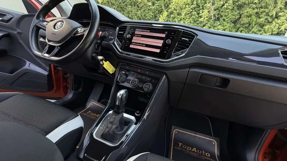 VOLKSWAGEN T-ROC -
