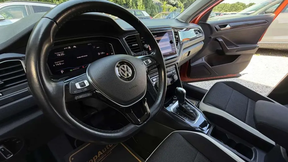 VOLKSWAGEN T-ROC -