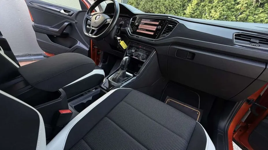 VOLKSWAGEN T-ROC -