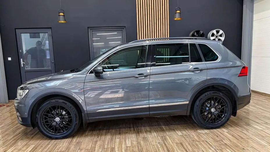 VOLKSWAGEN Tiguan -