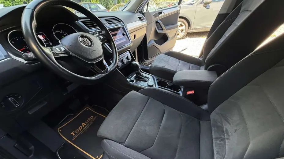 VOLKSWAGEN Tiguan -