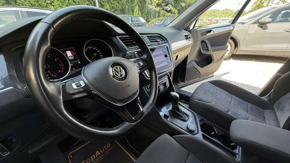 VOLKSWAGEN Tiguan -