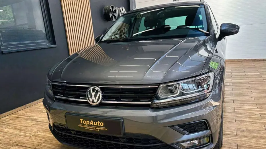 VOLKSWAGEN Tiguan -