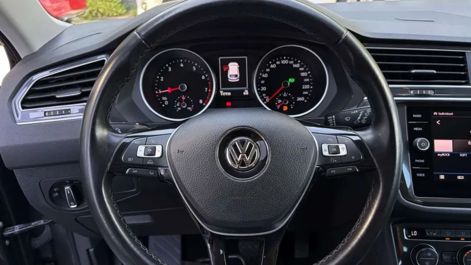 VOLKSWAGEN Tiguan -