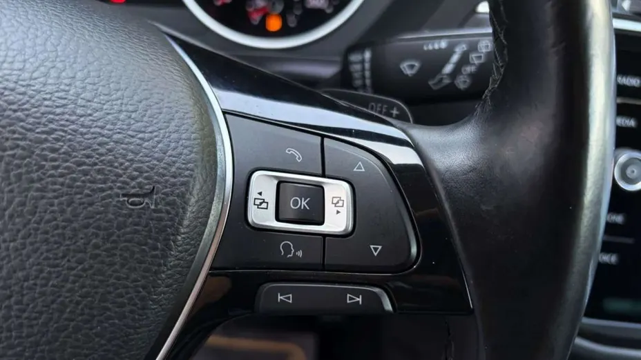 VOLKSWAGEN Tiguan -