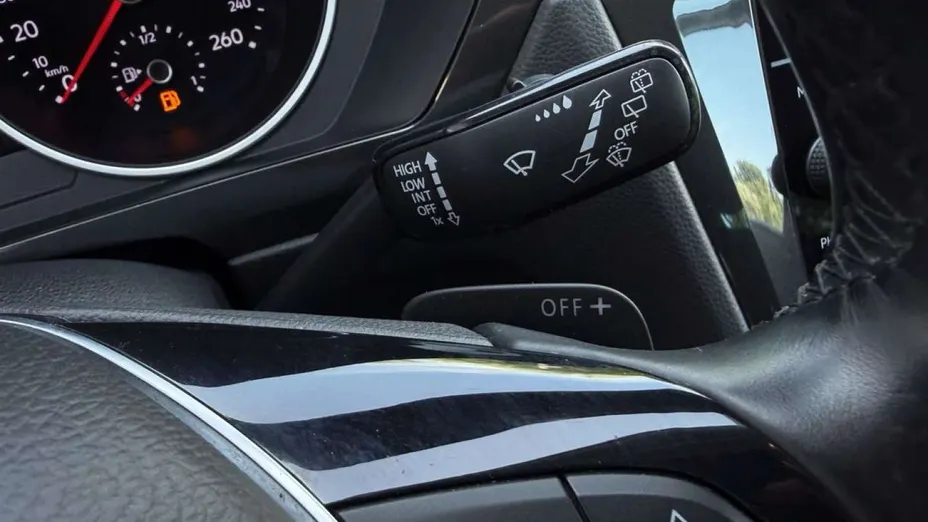 VOLKSWAGEN Tiguan -
