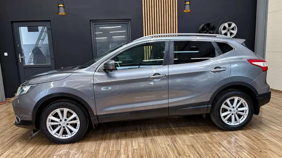 NISSAN Qashqai -