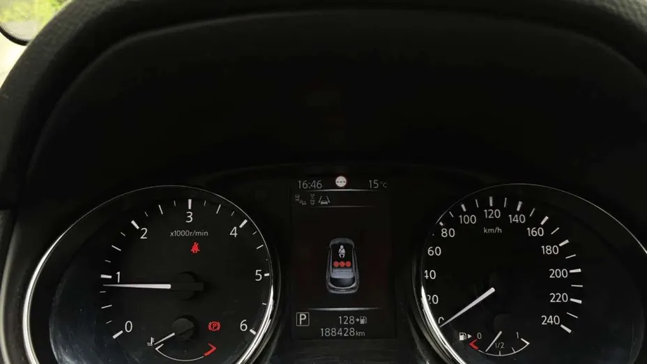 NISSAN Qashqai -
