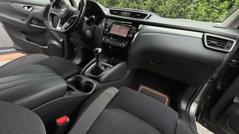 NISSAN Qashqai -