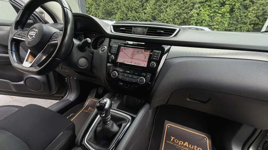 NISSAN Qashqai -