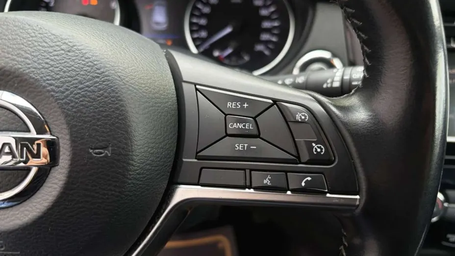NISSAN Qashqai -