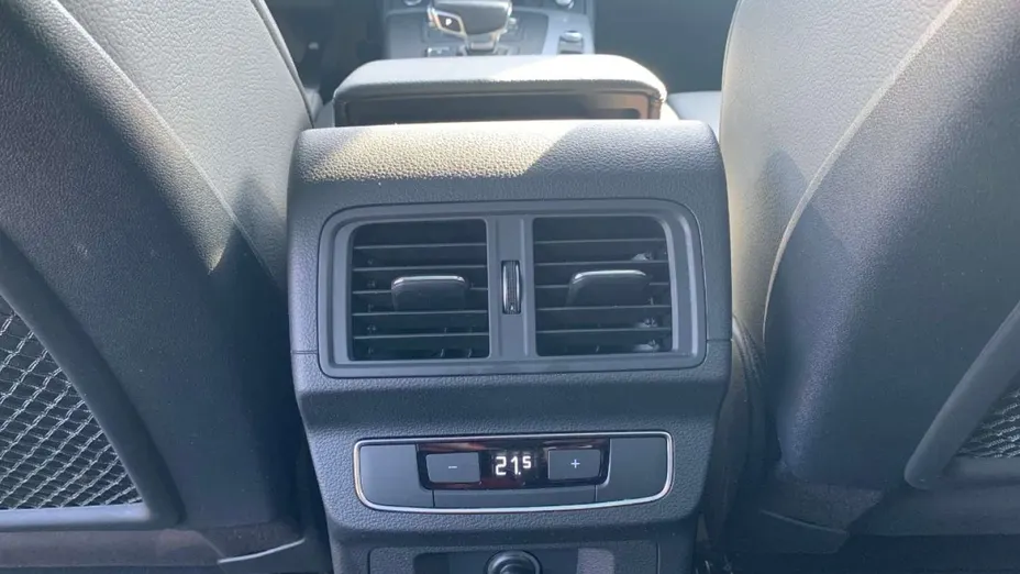 AUDI Q5 -