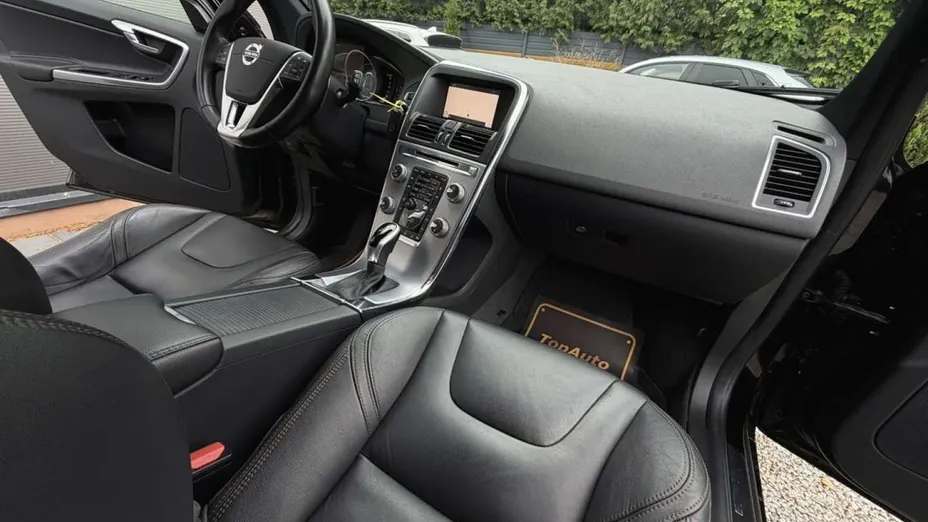VOLVO XC60 -