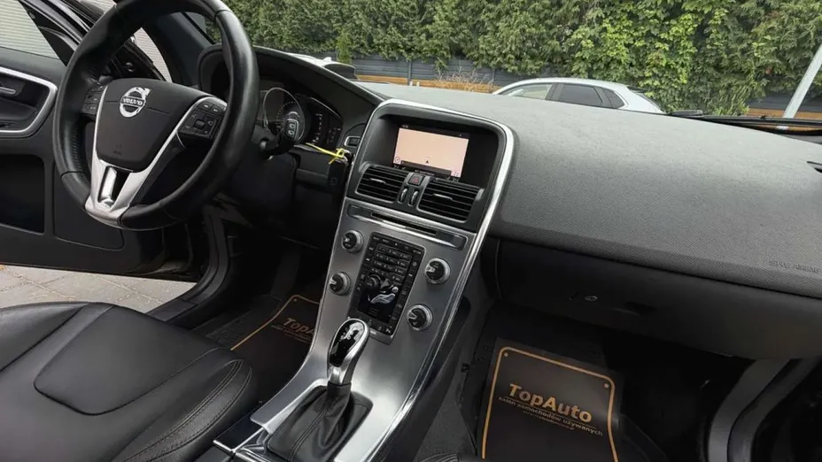 VOLVO XC60 -