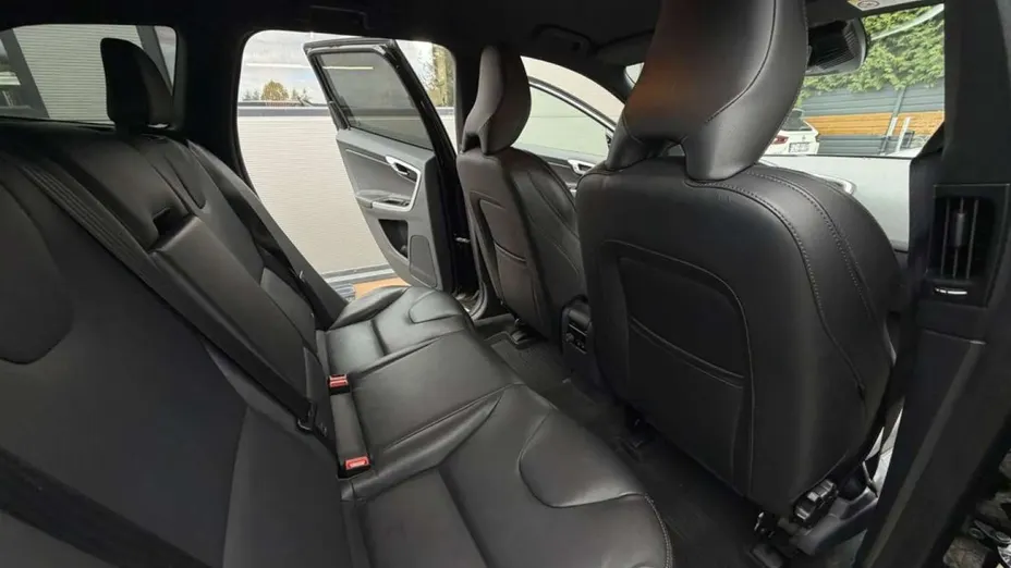VOLVO XC60 -