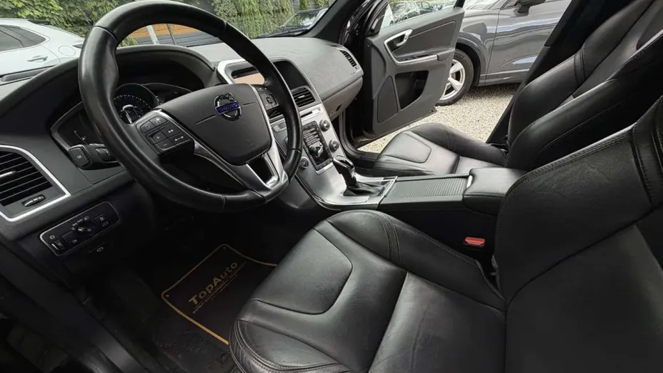 VOLVO XC60 -