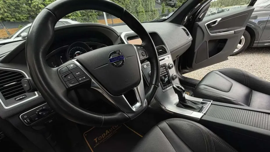 VOLVO XC60 -
