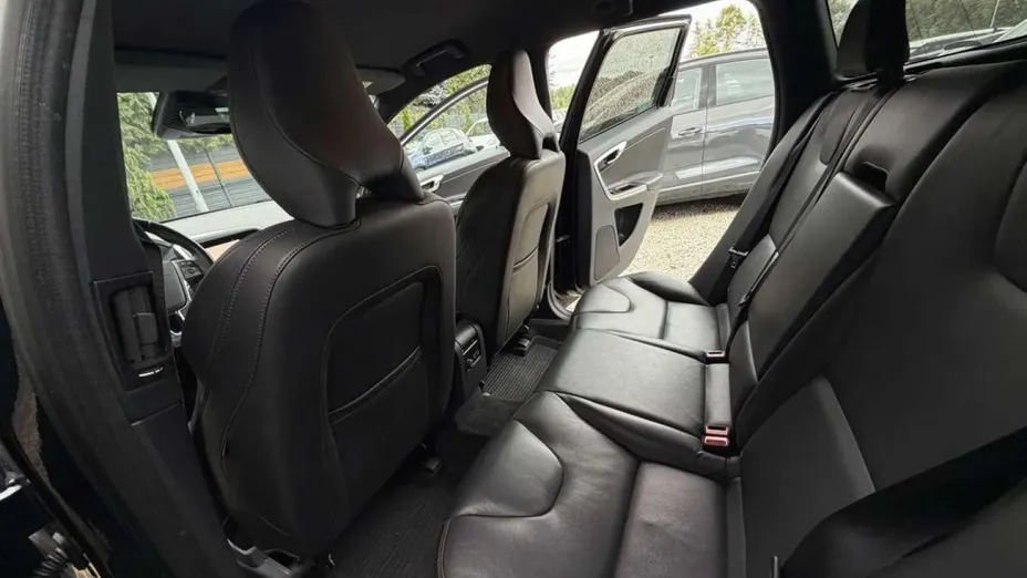 VOLVO XC60 -