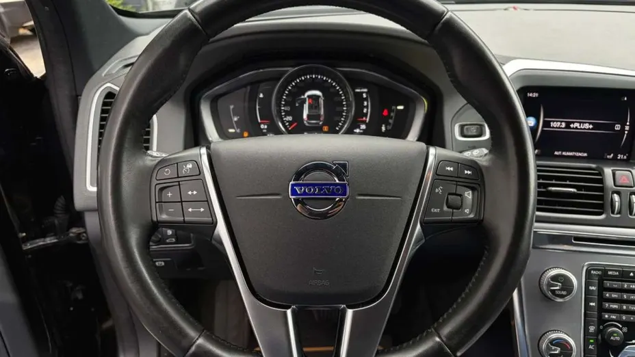 VOLVO XC60 -