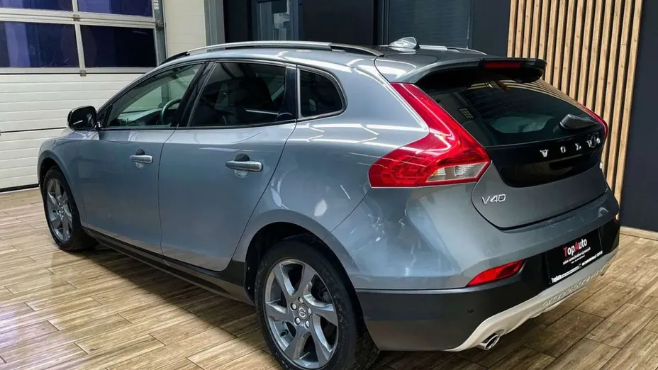 VOLVO V40 Cross Country -